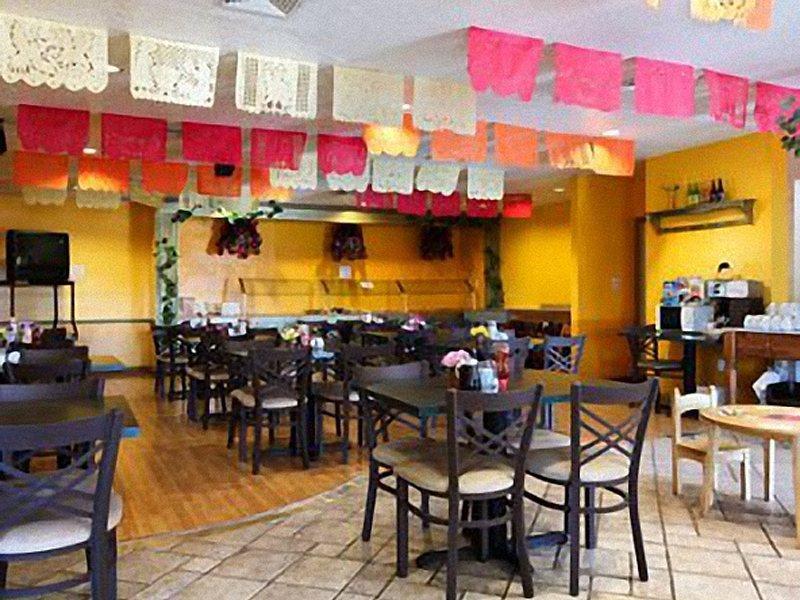 Clarion Inn & Suites Kissimmee-Lake Buena Vista South Restaurant photo
